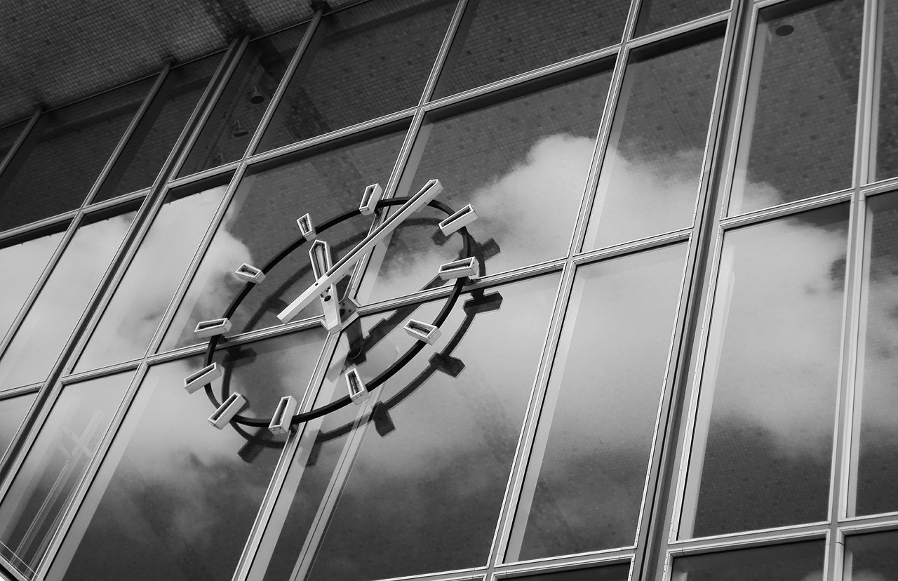 clock cologne station free photo