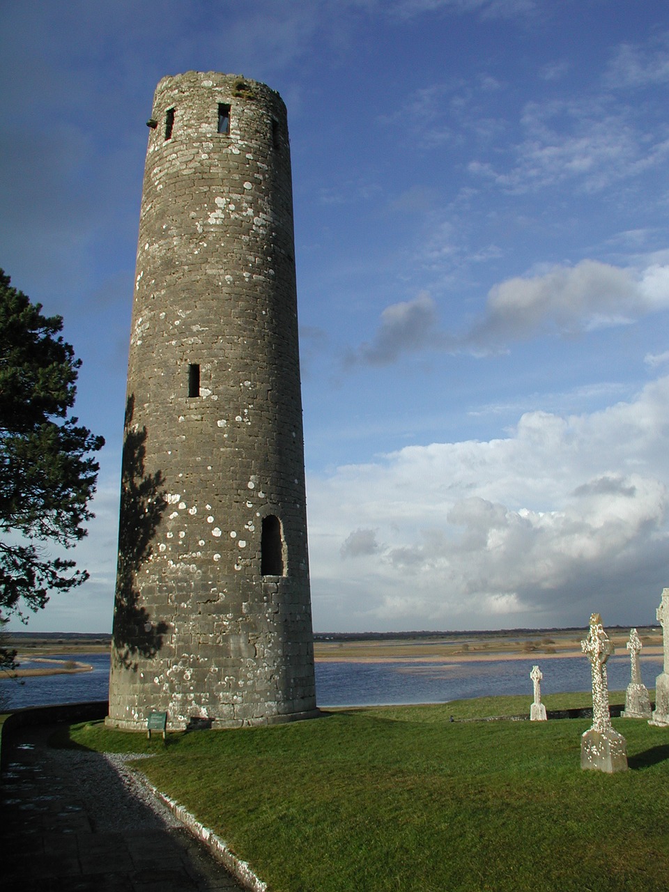 clonmacnoise tower offaly free photo