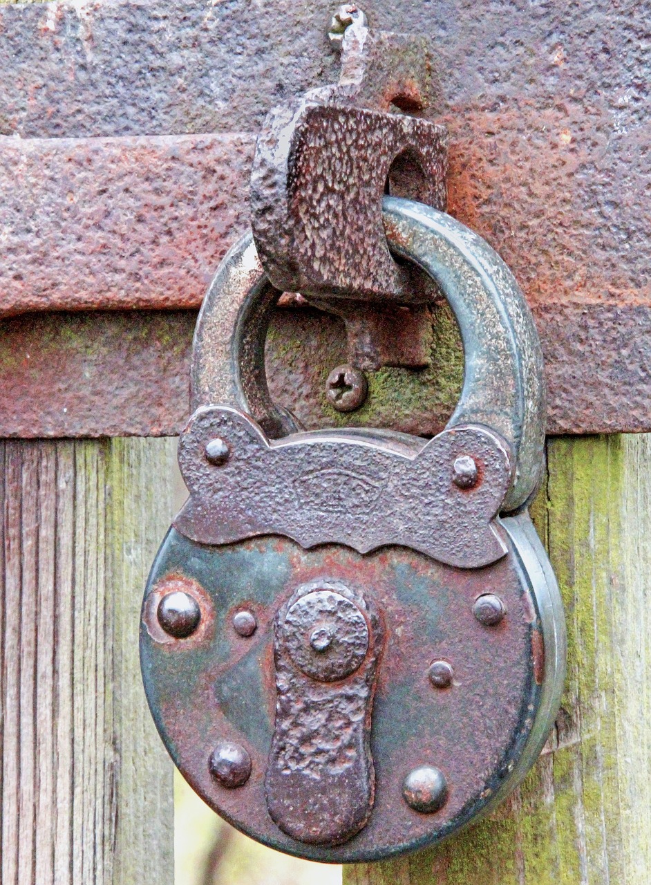 close iron door free photo
