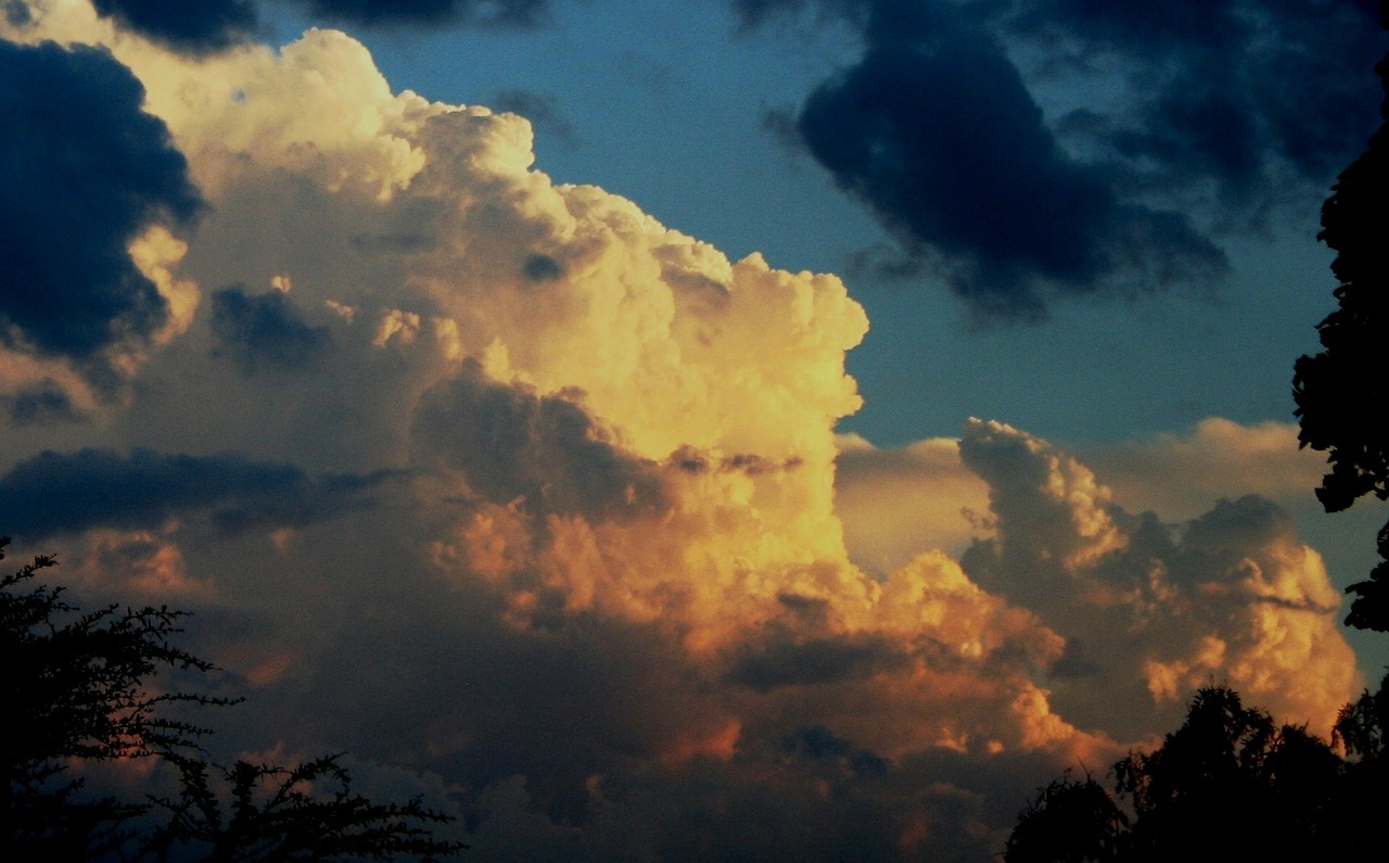 cloud haphazard tufts free photo