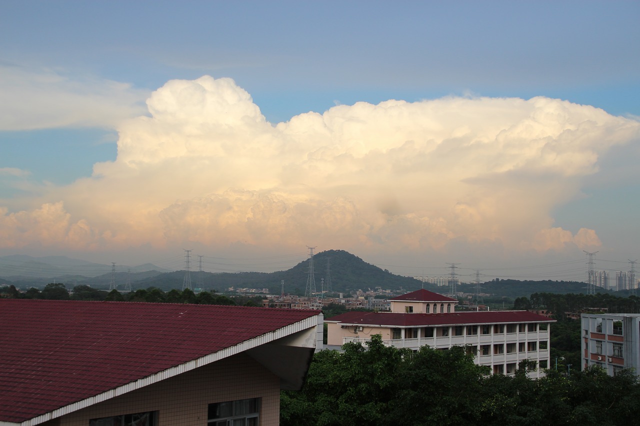 cloud mountain house free photo