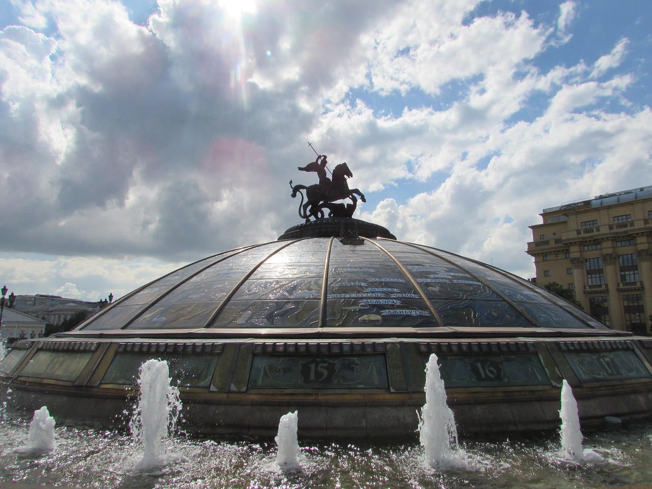 clouds fountain hunting number free photo