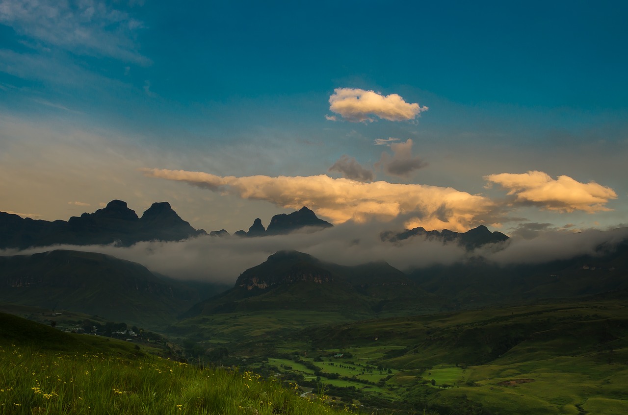 clouds mountains drakensberg mountains free photo