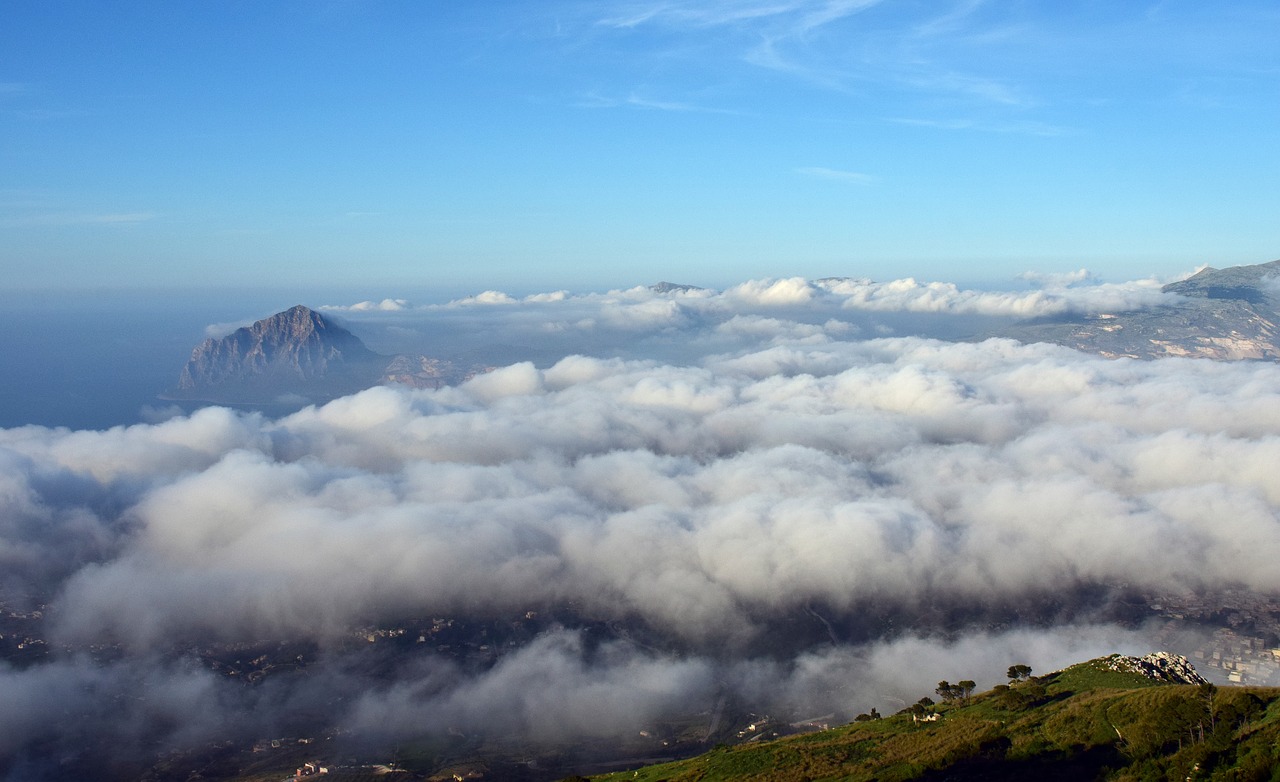 clouds  mountain  view free photo