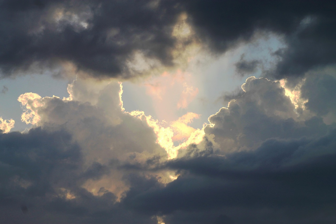 clouds  sky  thunderstorm free photo