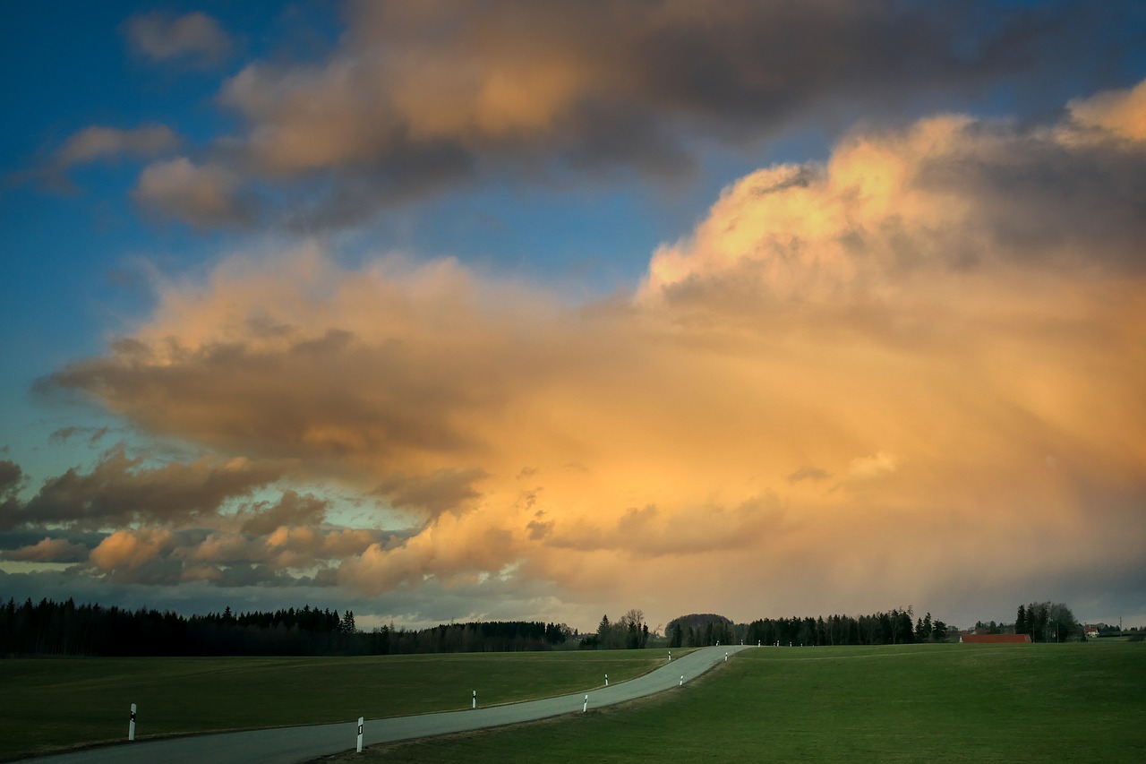 clouds  road  abendstimmung free photo