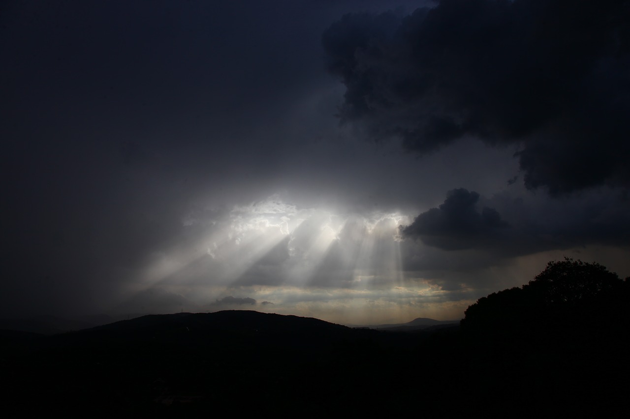 clouds rays of sunshine cloud free photo