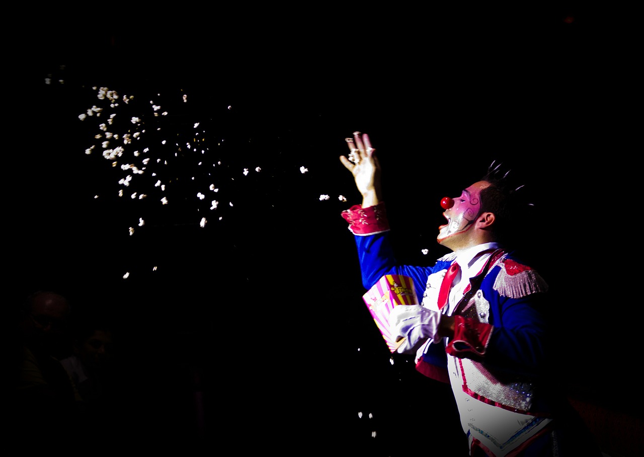 clown claw circus free photo