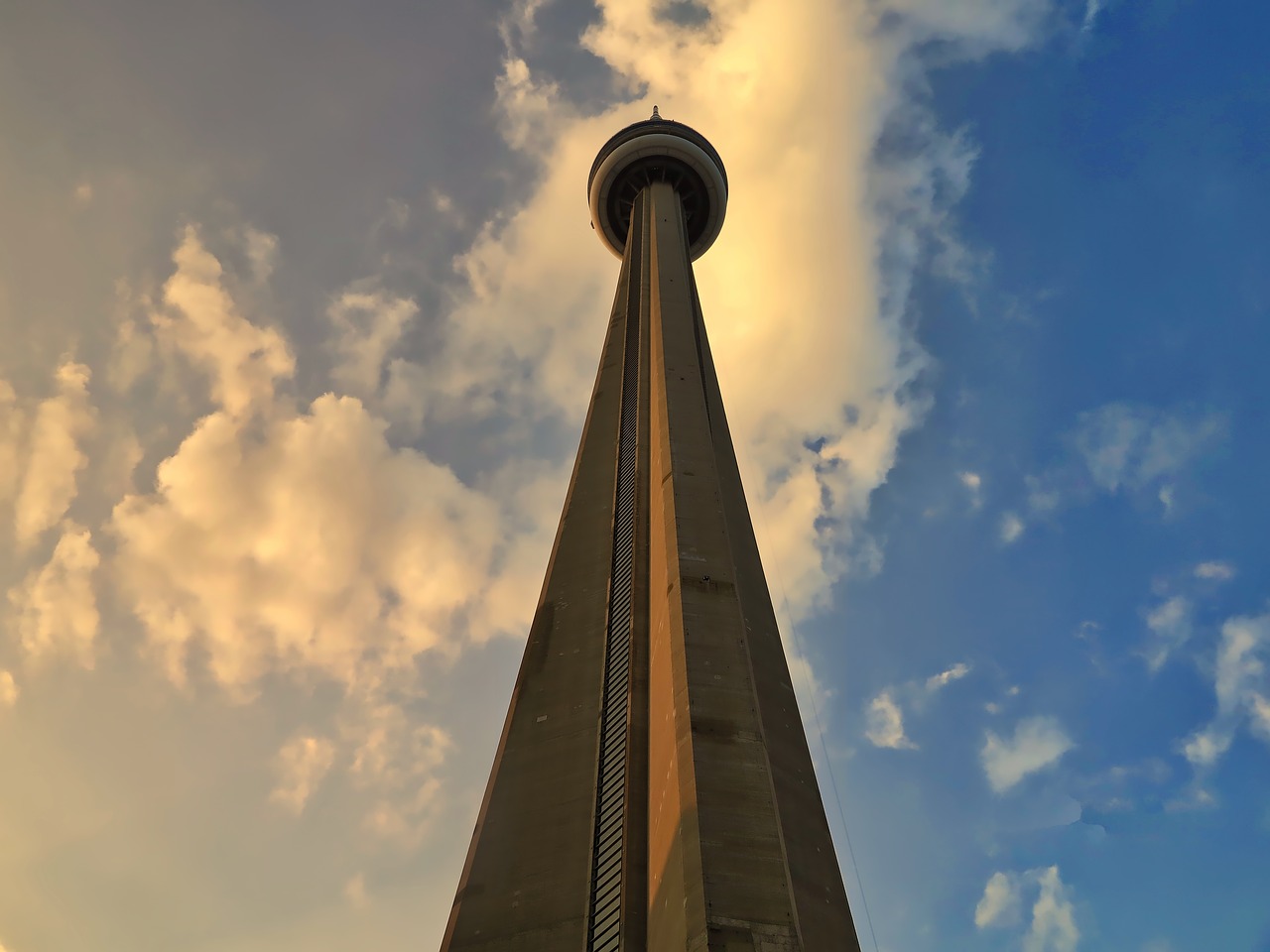 cntower tower sky free photo