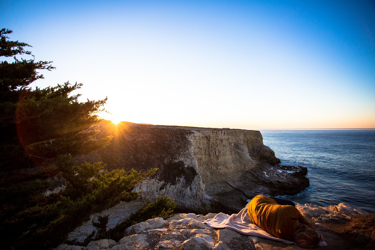 coast person sleeping free photo