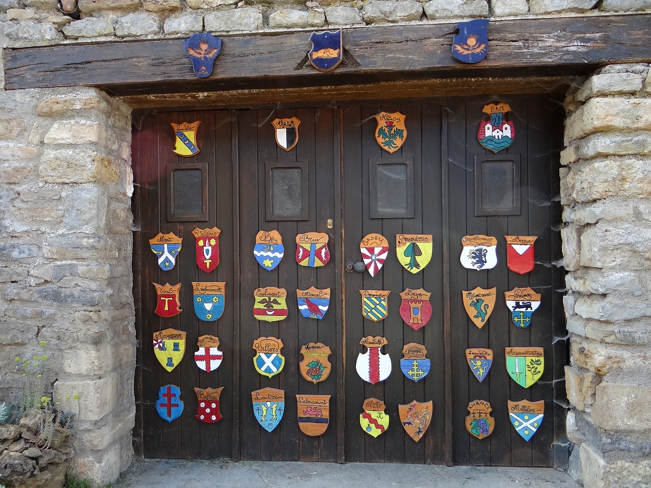 coat of arms garage door free photo