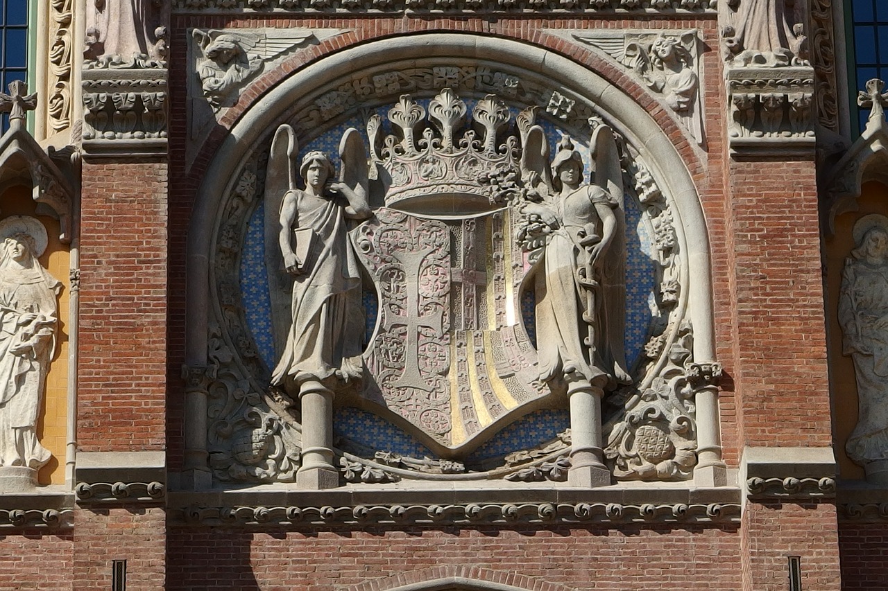 coat of arms hospital barcelona free photo