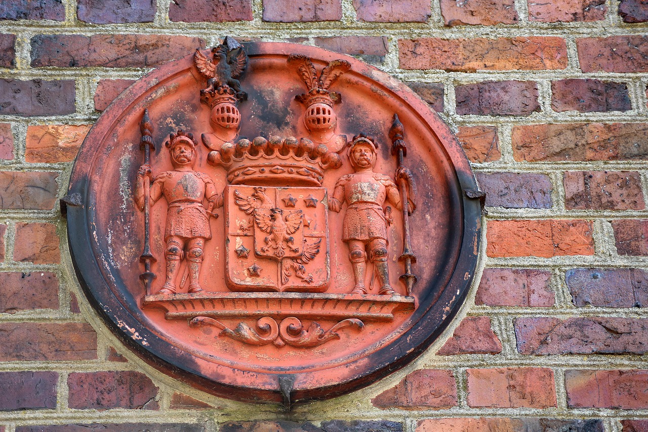 coat of arms  lake dusia  monument free photo