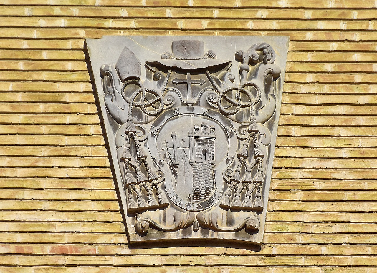coat of arms  heraldry  saragossa free photo