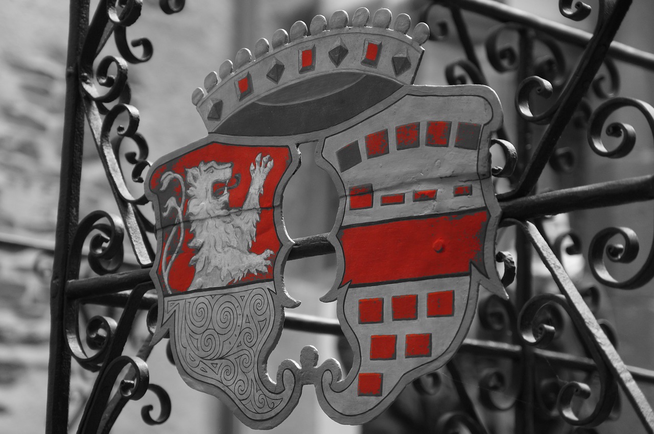 coat of arms  metal  symbol free photo