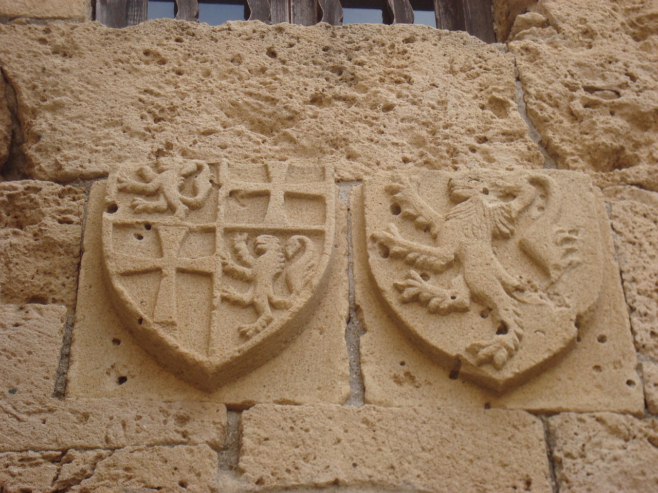 coat of arms british emblems fortress free photo