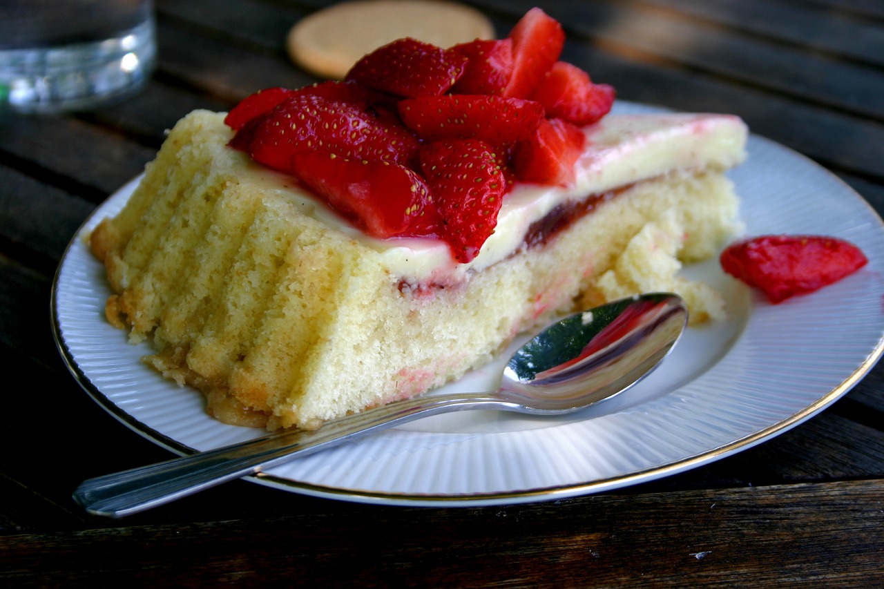 coffee break cake strawberry free photo