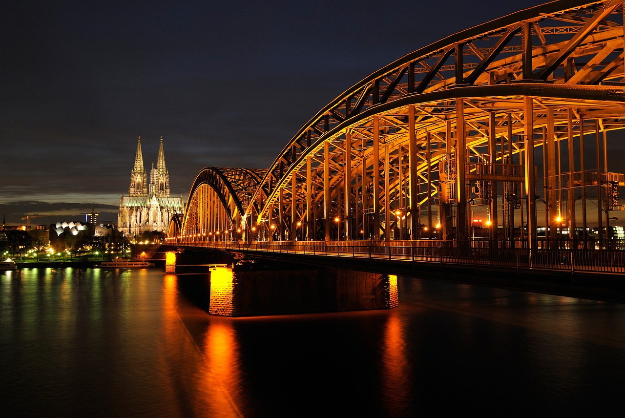 cologne dom night free photo