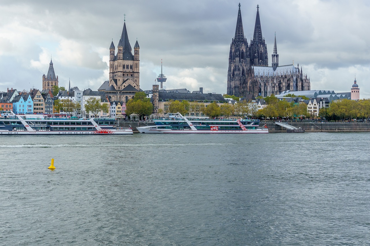 cologne cologne cathedral groß st martin free photo