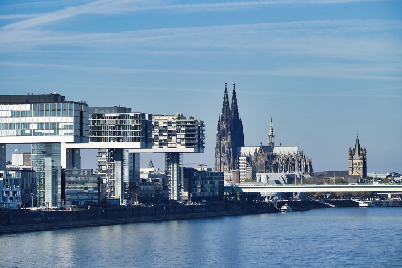 cologne  dom  crane homes free photo