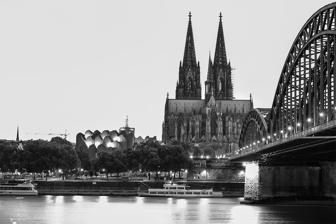 cologne cathedral rhine cologne free photo