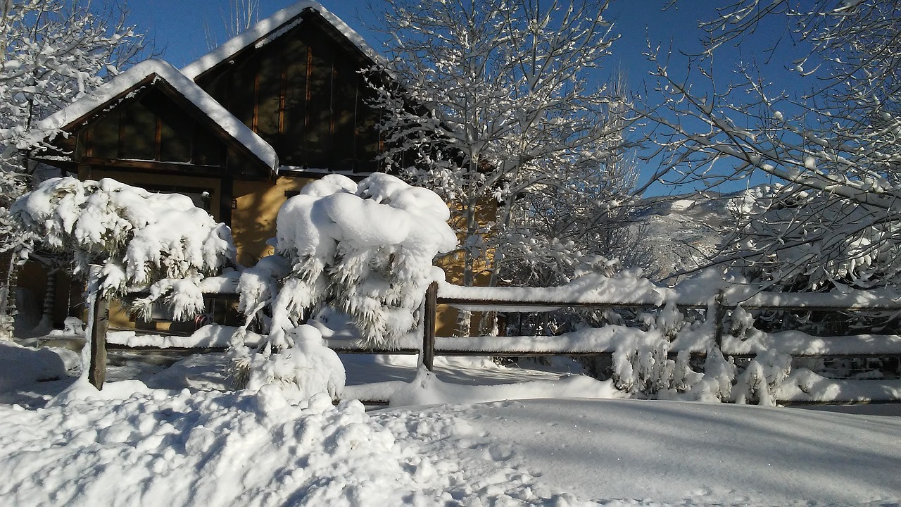 colorado home snow free photo