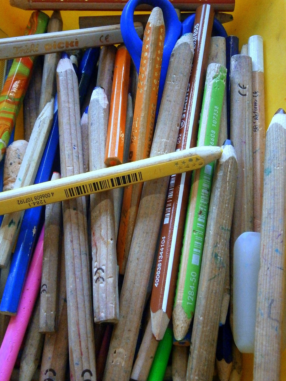 colored pencils colour pencils mess free photo