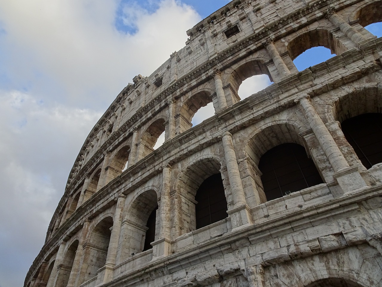 colosseum  rome  antiquity free photo