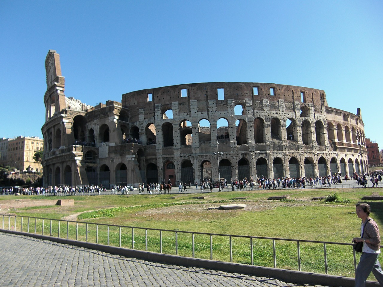 colosseum rome italy free photo