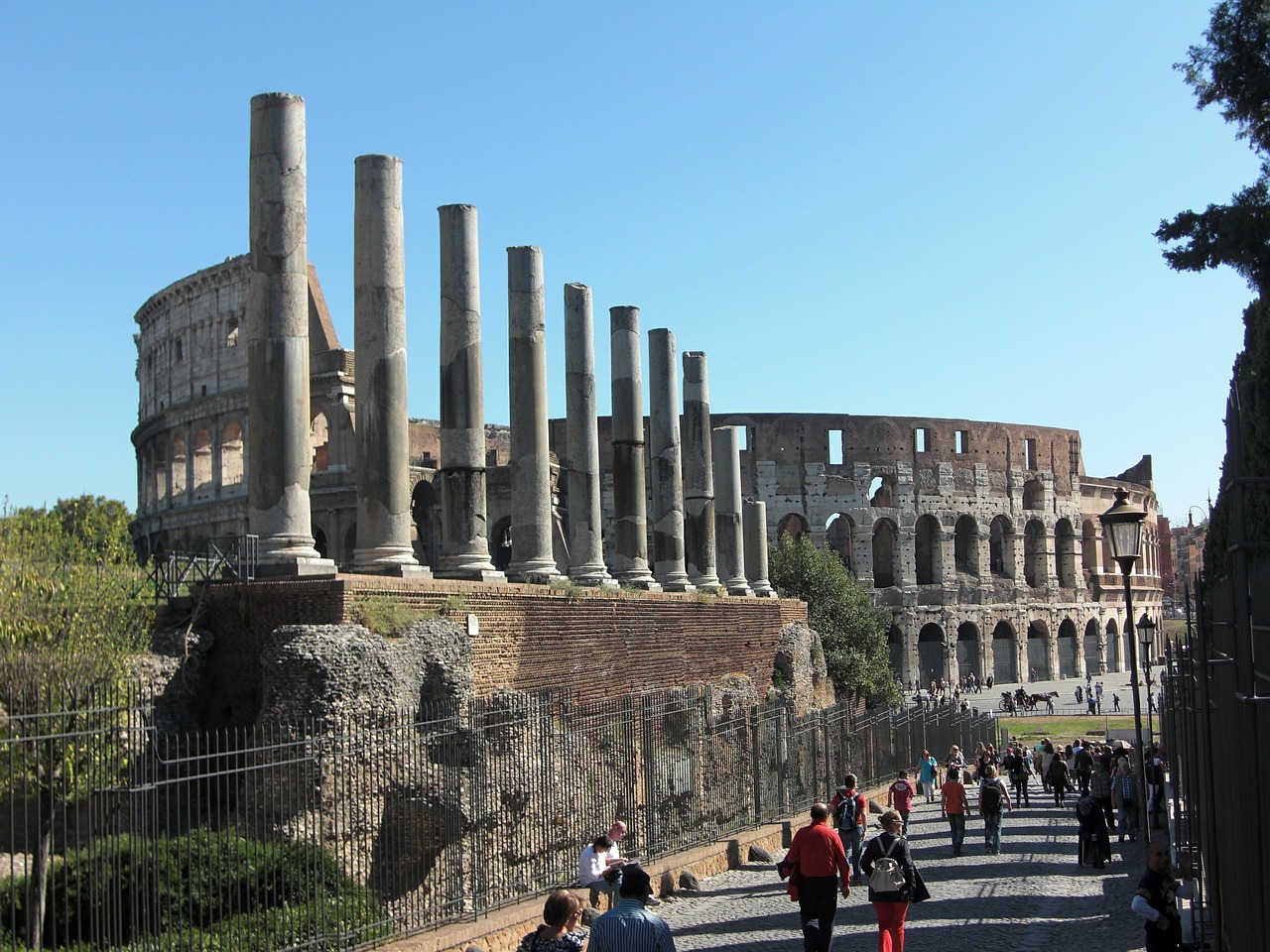 colosseum rome columnar free photo