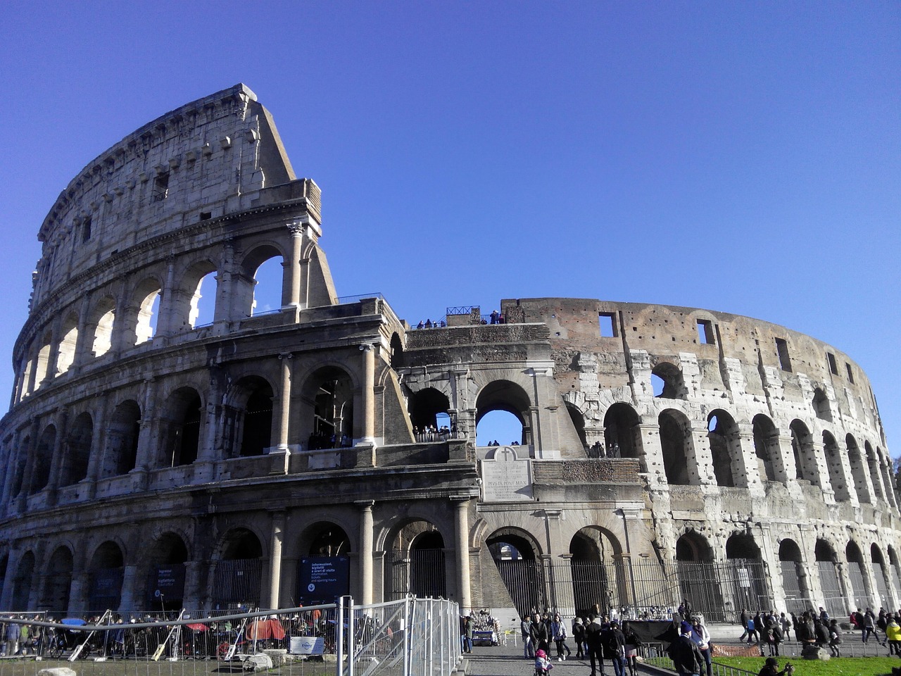 colosseum rome tourist free photo