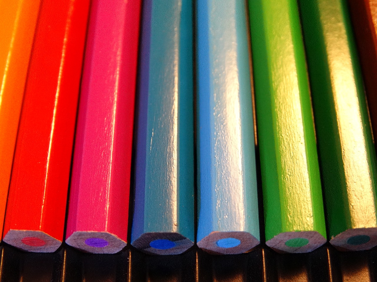 colour pencils color colorful free photo