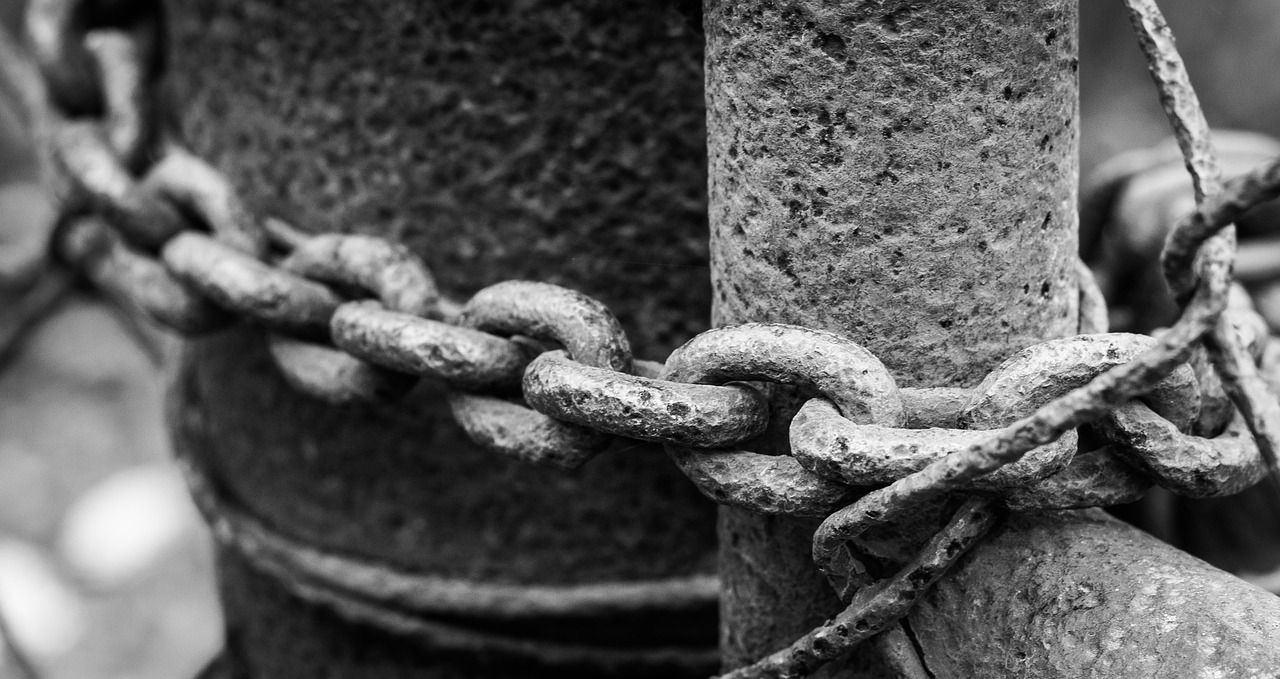 column chain security free photo