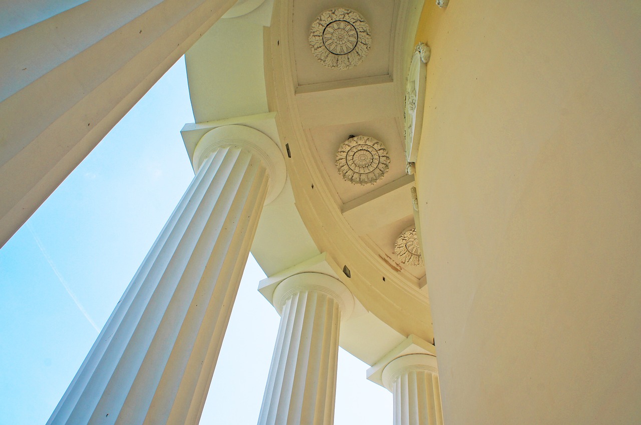 column classic architecture free photo