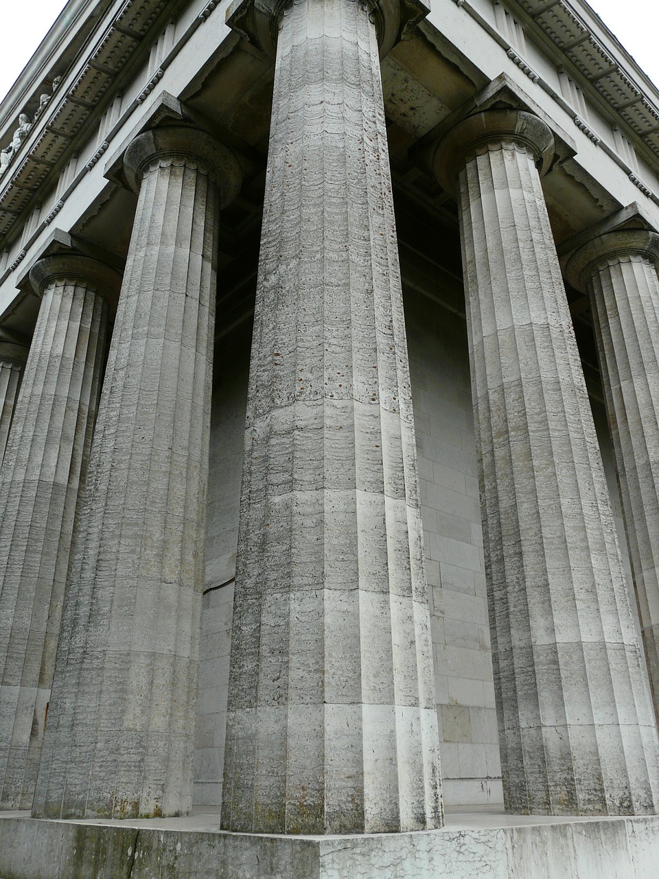 columnar imposing powerful free photo