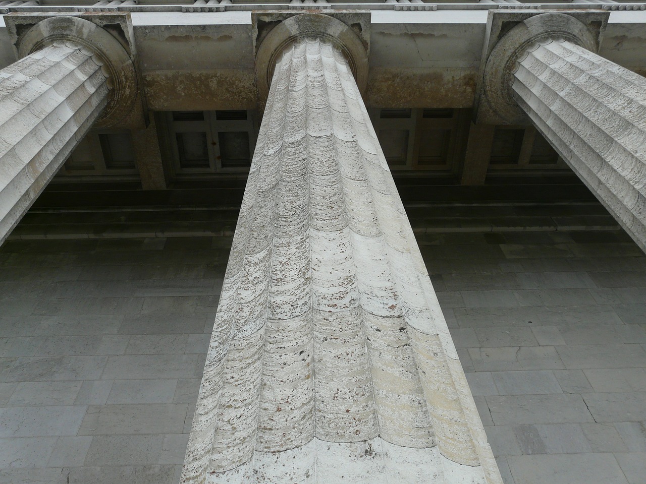 columnar walhalla memorial free photo