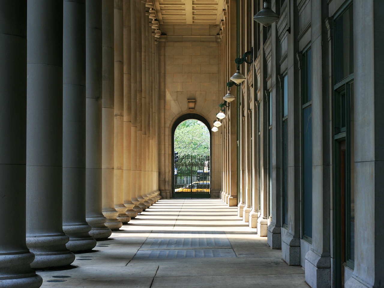 columns  architecture  arch free photo