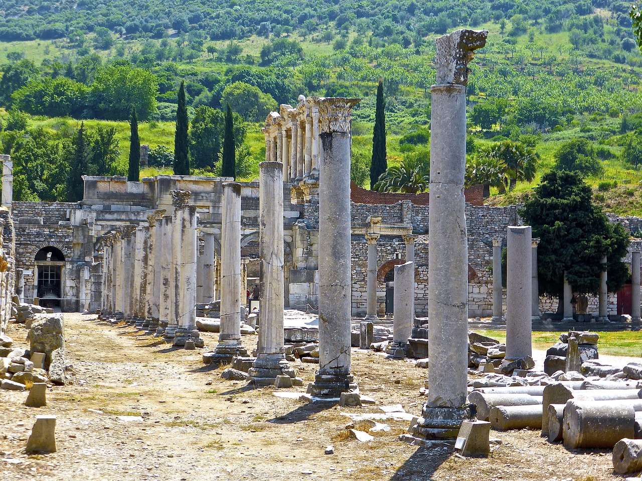 columns ruins historic free photo