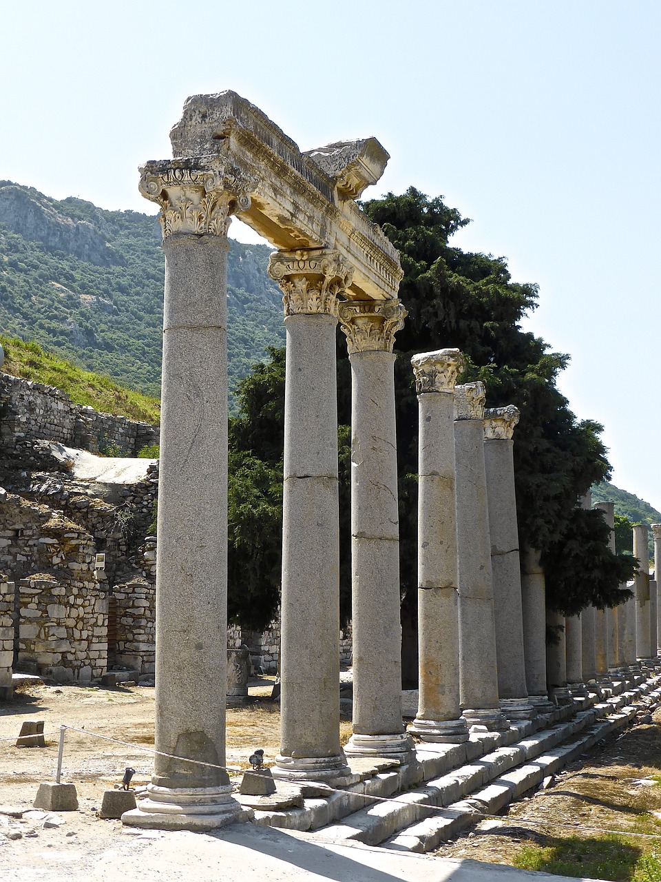 columns ruins historic free photo