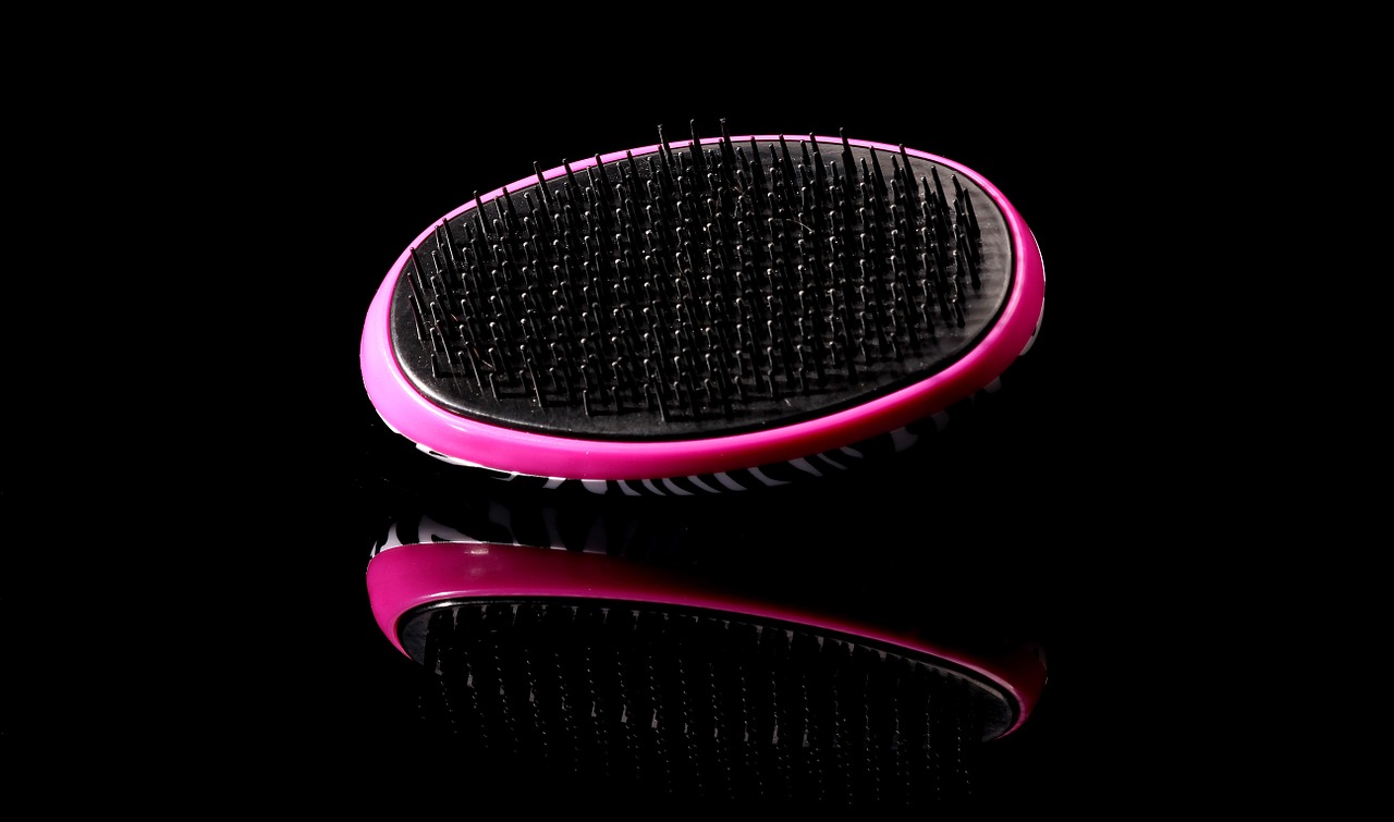 comb colored pink free photo