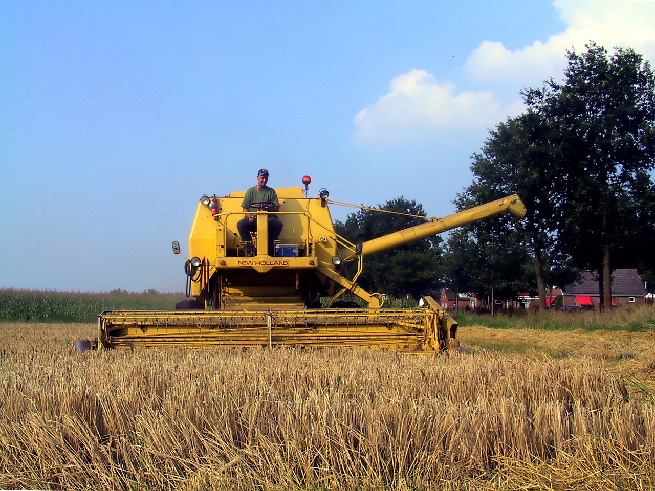 combine harvester combine clayson-140 free photo