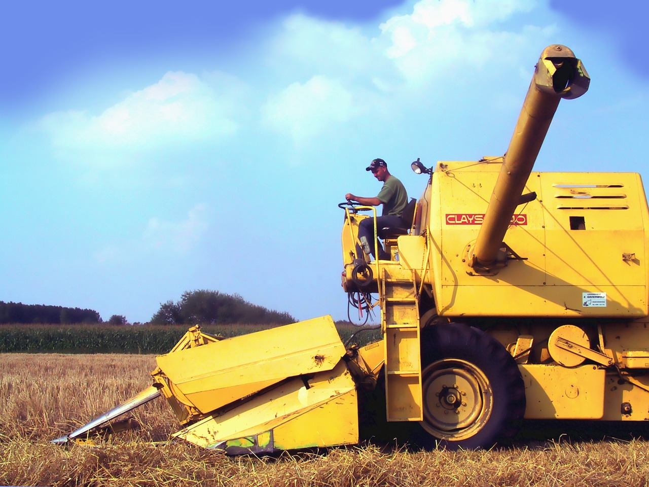 combine harvester combine clayson-140 free photo