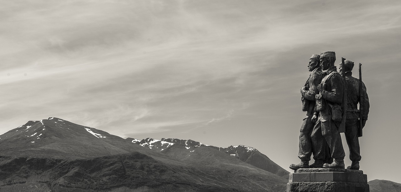 commando memorial  monument  soldiers free photo