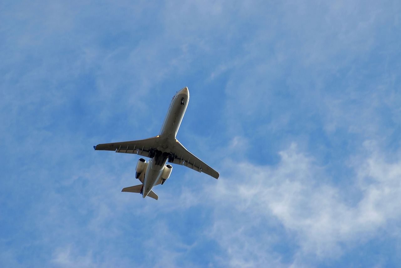 commercial jet aircraft flying free photo