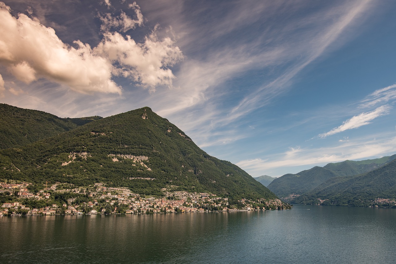 como  lake  italy free photo