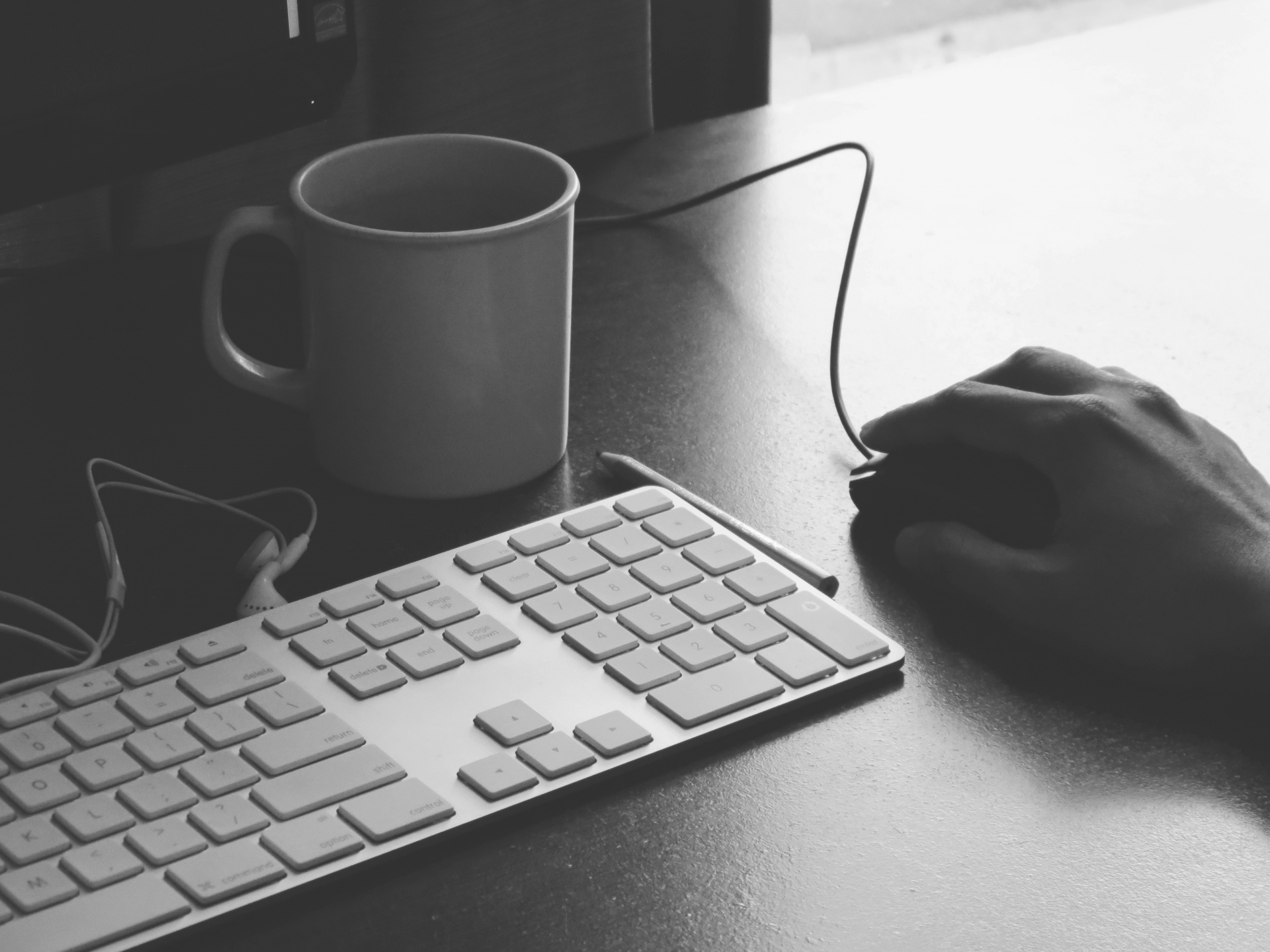 black white monochrome computer keyboard mug free photo