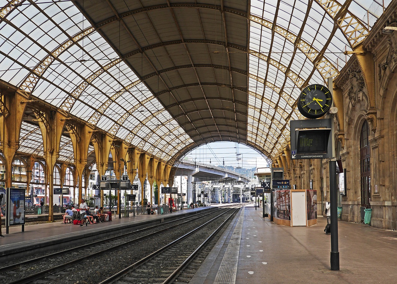 concourse nice central station free photo