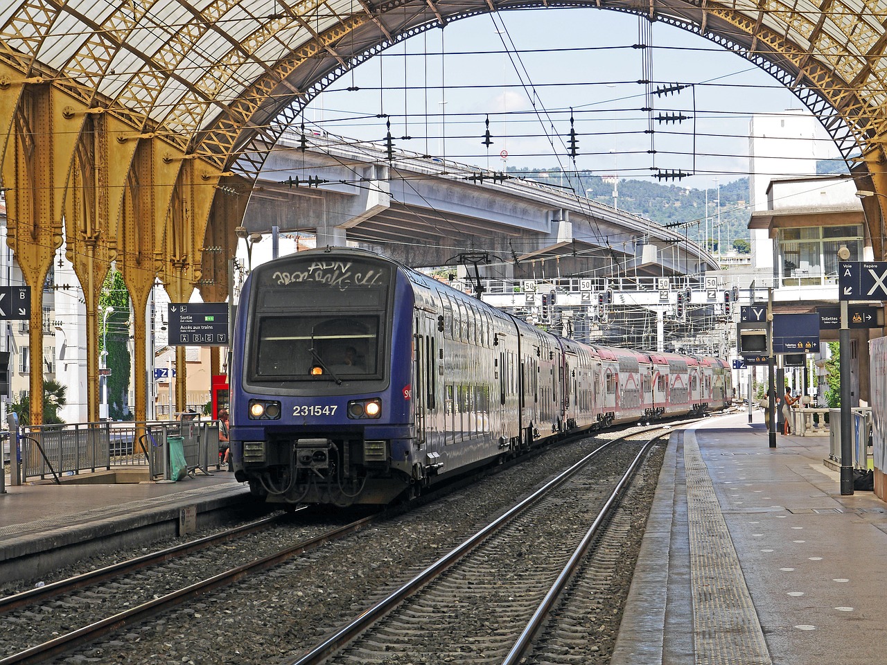 concourse doppelstockzug regional train free photo