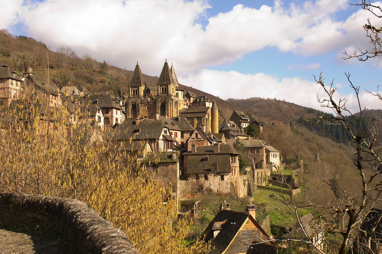 conques church aveyron free photo