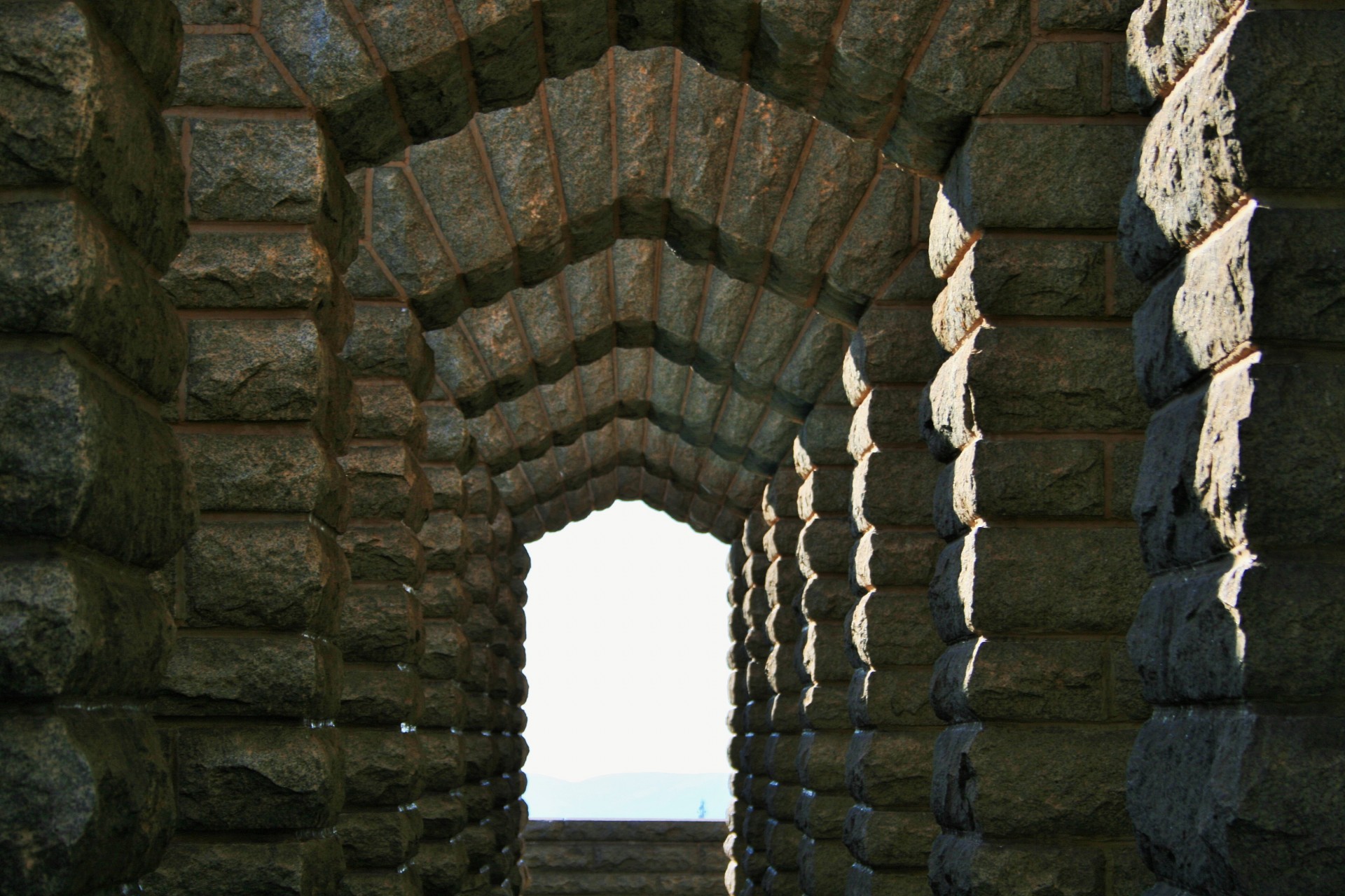 row arches granite free photo